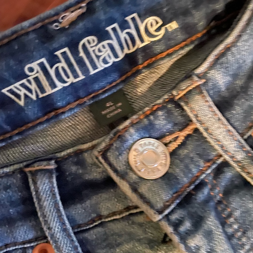 Distressed Jeans - Picture 2 of 6